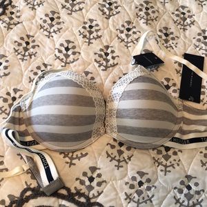 Plunging push up bra